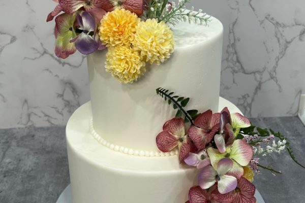 buttercream cake w flowers